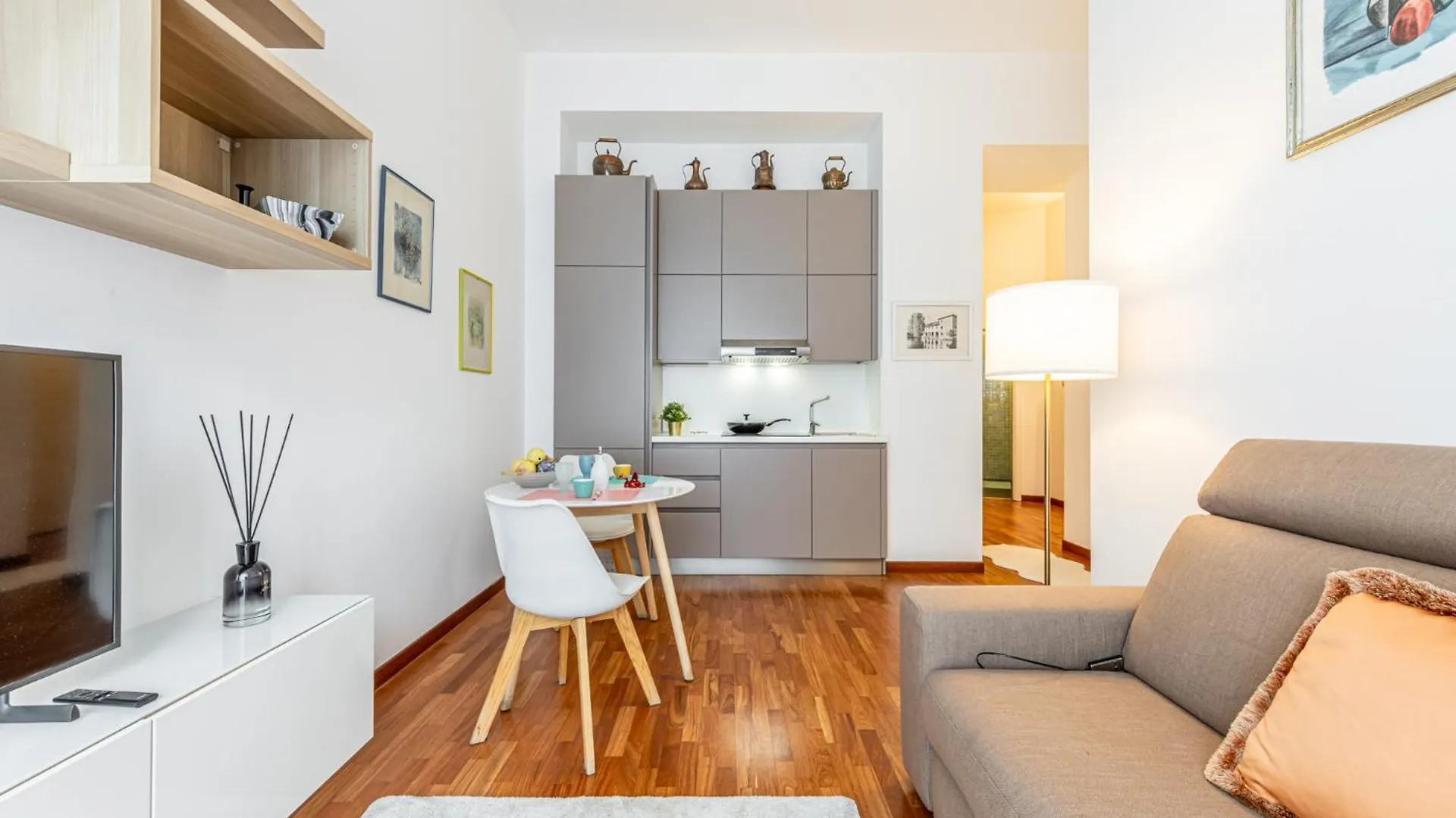 Apartament Luxury, Modern & Charming Apt Near Central Station Mediolan