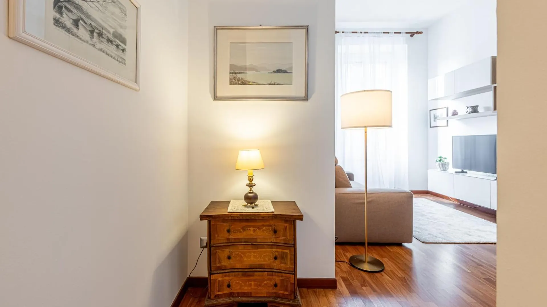 Apartament Luxury, Modern & Charming Apt Near Central Station Mediolan Włochy