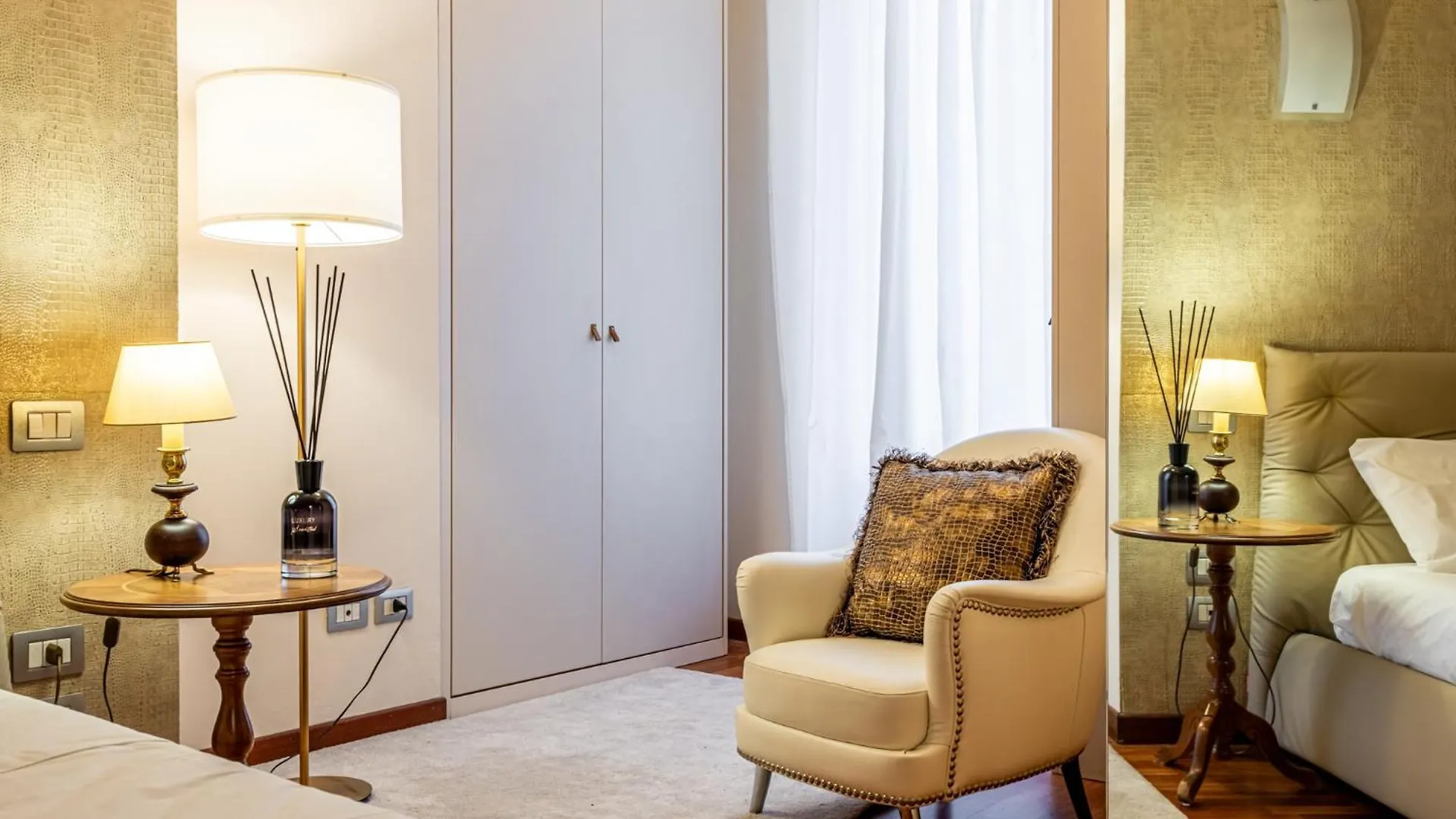 Luxury, Modern & Charming Apt Near Central Station Mediolan Włochy