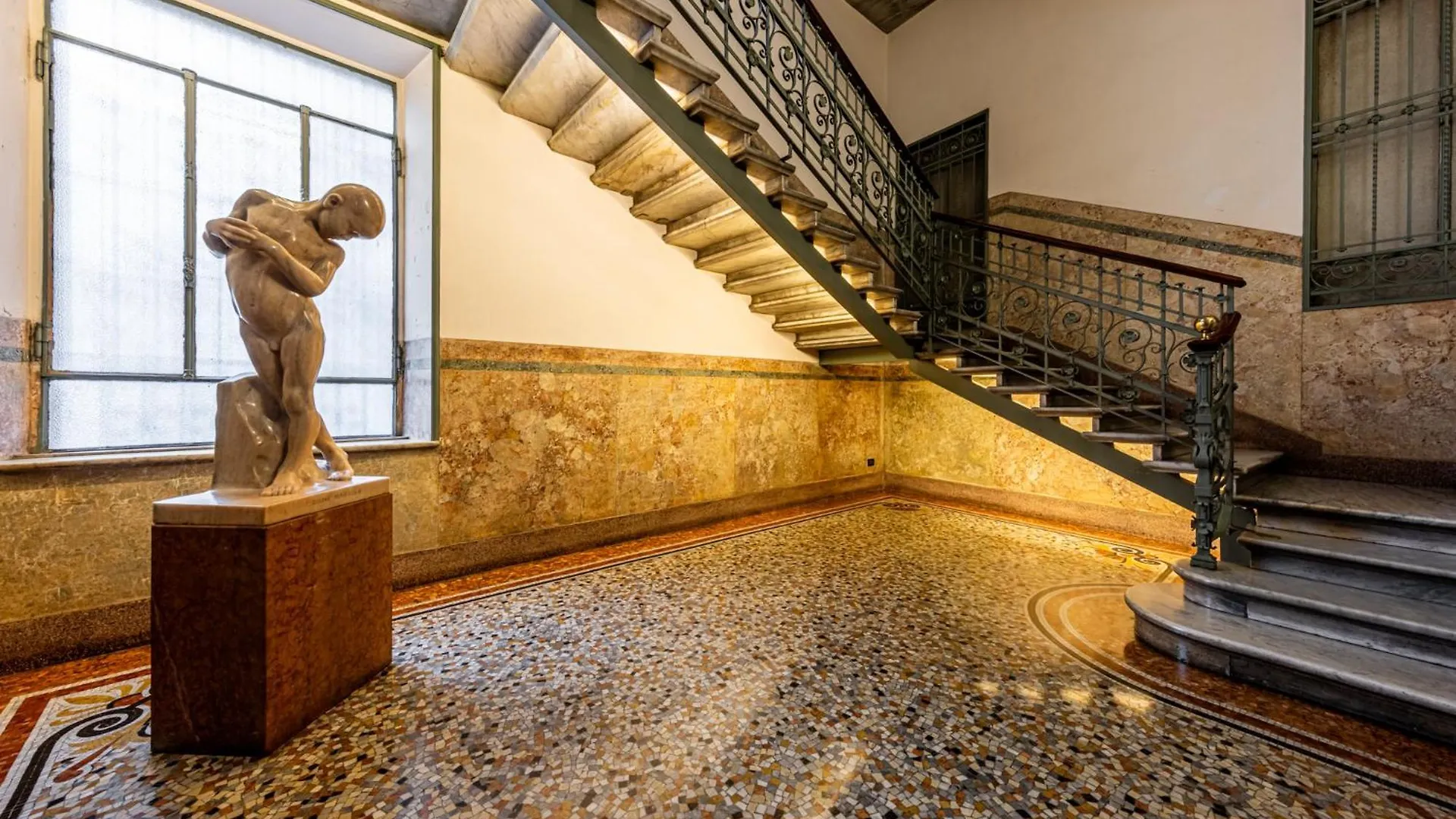 Luxury, Modern & Charming Apt Near Central Station Mediolan Apartament