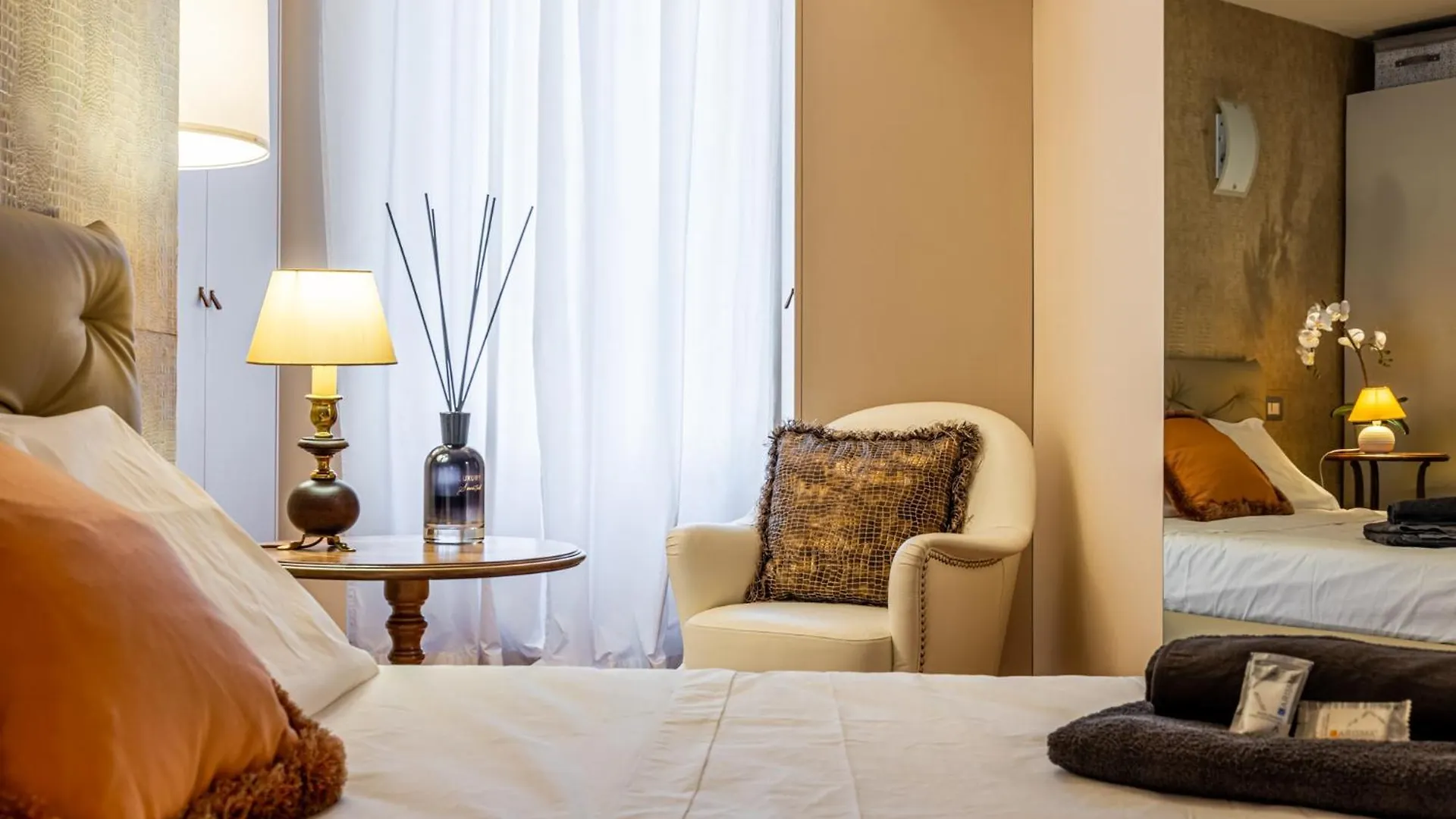 Luxury, Modern & Charming Apt Near Central Station Mediolan Apartament