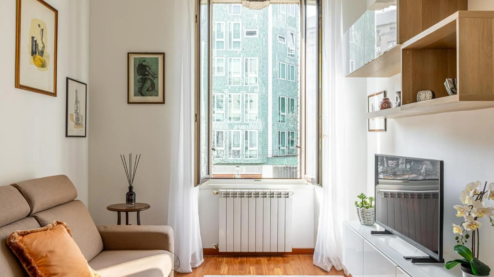Luxury, Modern & Charming Apt Near Central Station Mediolan