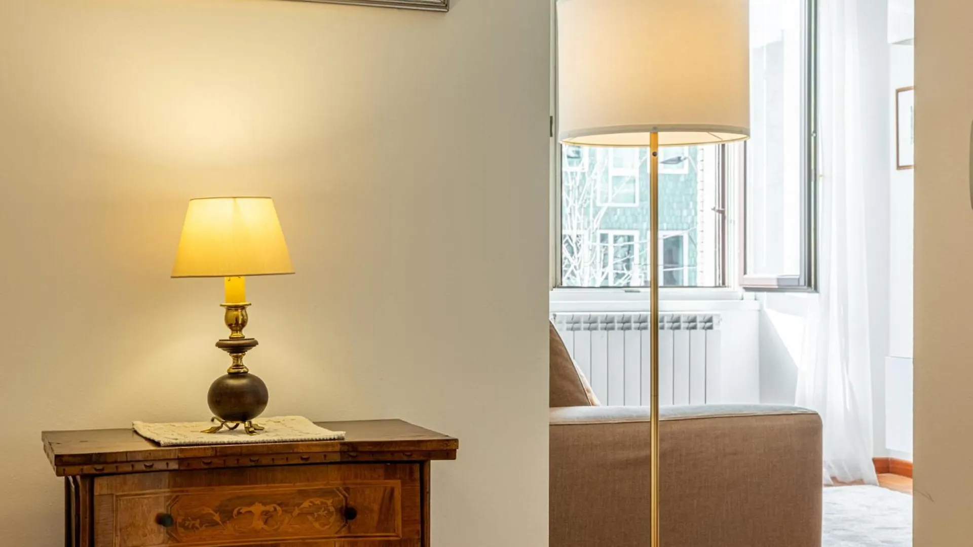 Luxury, Modern & Charming Apt Near Central Station Mediolan