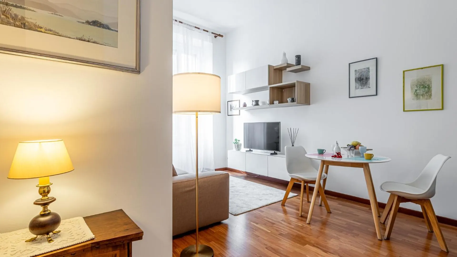 Apartament Luxury, Modern & Charming Apt Near Central Station Mediolan