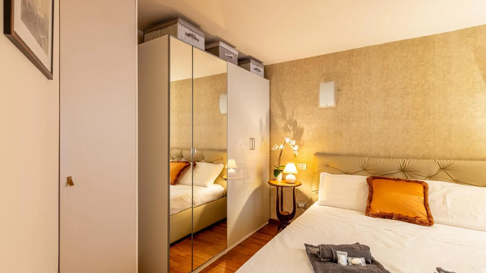 Apartament Luxury, Modern & Charming Apt Near Central Station Mediolan