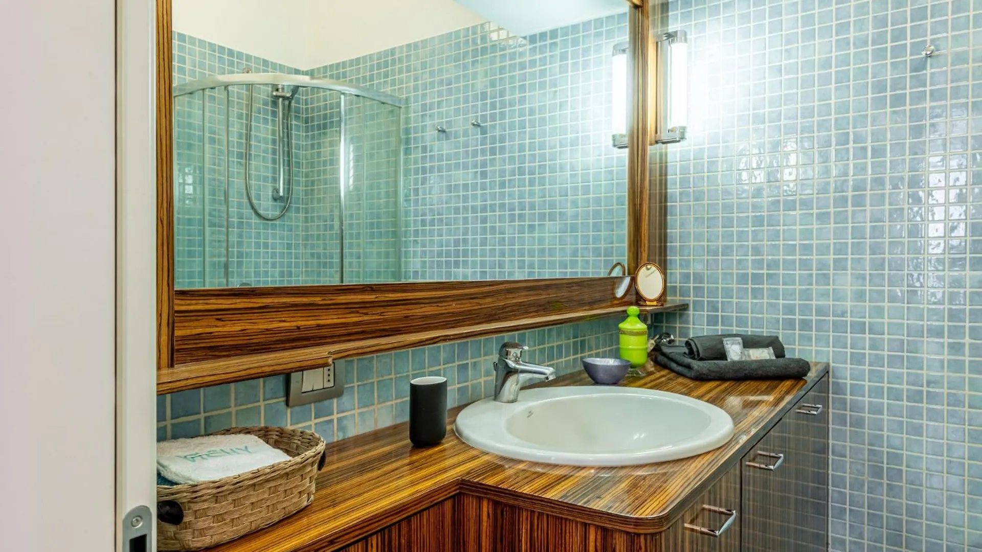 Luxury, Modern & Charming Apt Near Central Station Milan Italy